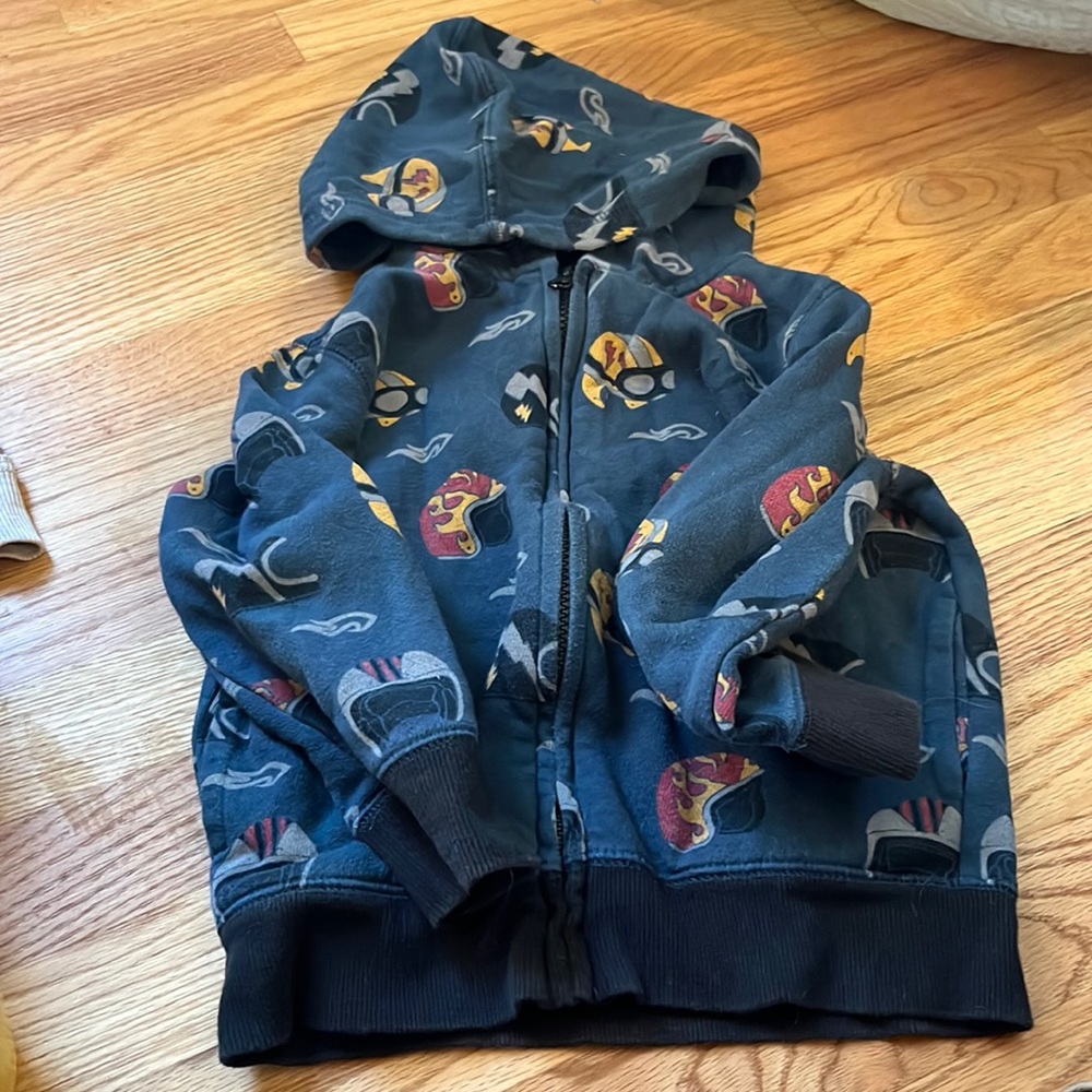 Bundle of 2 sweatshirts